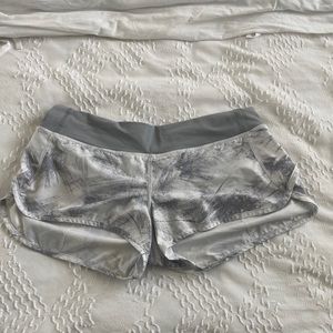 Lululemon Speed White & Gray Shorts(2.5” inseam)